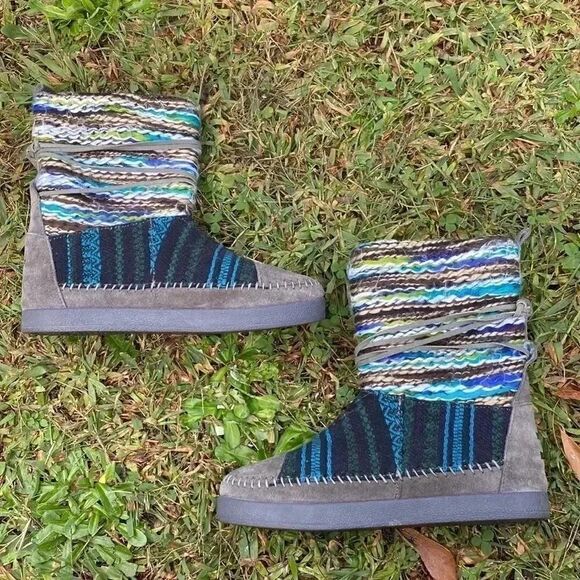 TOMS Nepal Moccasin Suede Knit Boots - Picture 8 of 11